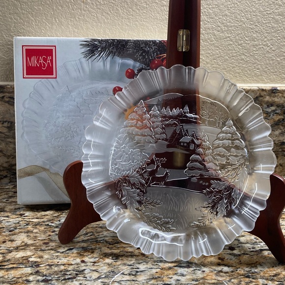 Winter Theme (Bon Bon) Dish By Mikasa - 9” Round - Picture 1 of 5